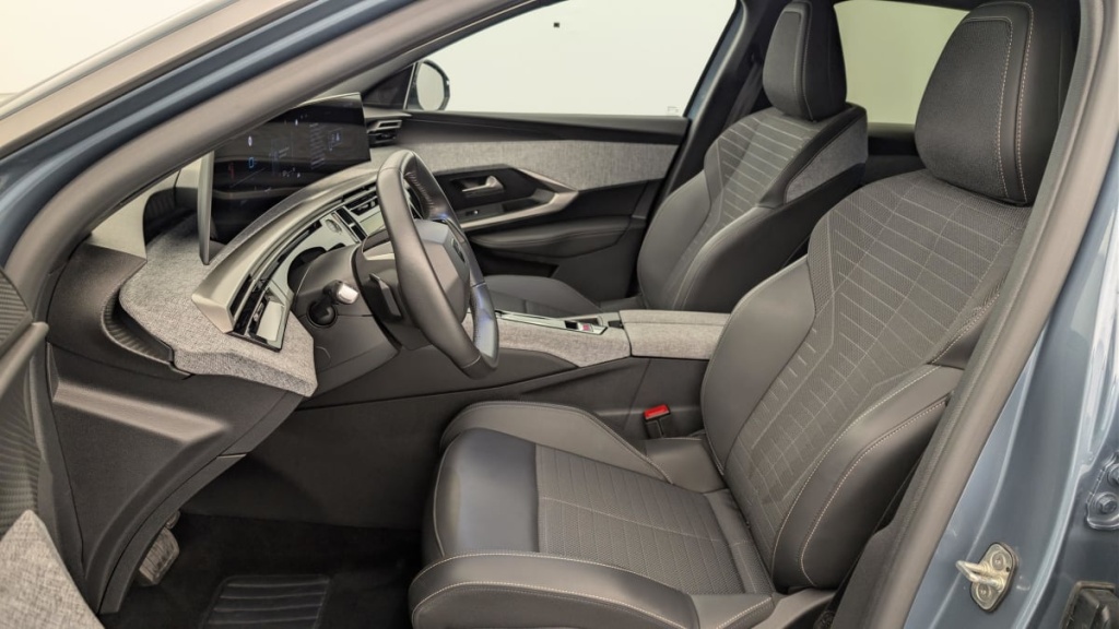 PEUGEOT 3008 Hybrid 136 e-DCS6 Allure - ref: 1-367150 - Photo 16