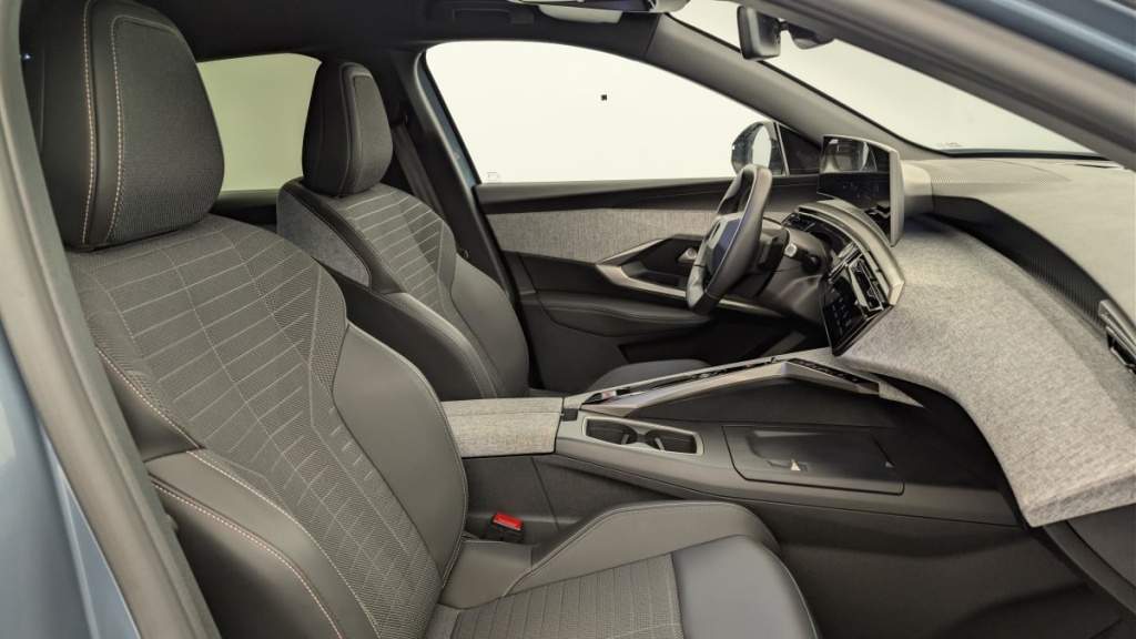 PEUGEOT 3008 Hybrid 136 e-DCS6 Allure - ref: 1-367150 - Photo 9