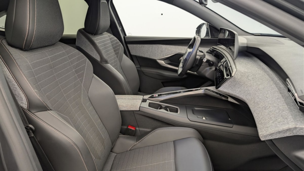 PEUGEOT 3008 HYBRID 136 E-DCS6 ALLURE - ref: 1-367154 - Photo 9