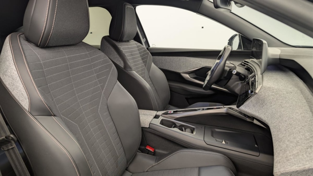 PEUGEOT 3008 HYBRID 136 E-DCS6 ALLURE - ref: 1-367155 - Photo 9