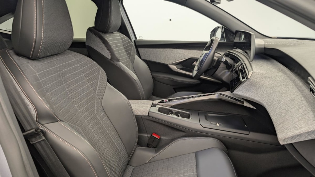 PEUGEOT 3008 HYBRID 136 E-DCS6 ALLURE - ref: 1-367158 - Photo 9