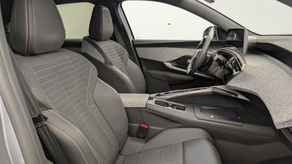 PEUGEOT 3008 HYBRID 136 E-DCS6 ALLURE - ref: 1-367160 - Photo 9