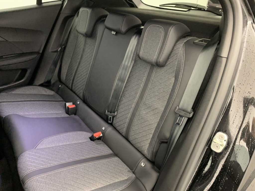 PEUGEOT 2008 Hybrid 145 e-DCS6 Allure - ref: 1-367185 - Photo 19