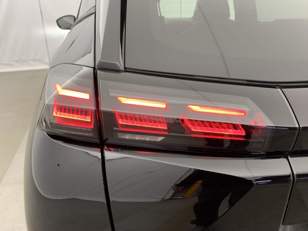 PEUGEOT 2008 Hybrid 145 e-DCS6 Allure - ref: 1-367192 - Photo 12