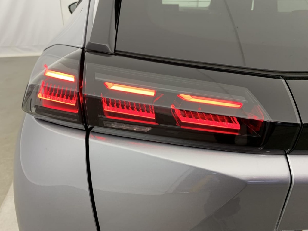 PEUGEOT 2008 Hybrid 145 e-DCS6 Allure - ref: 1-367224 - Photo 12