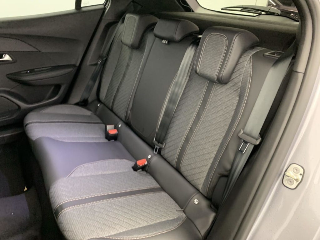 PEUGEOT 2008 Hybrid 145 e-DCS6 Allure - ref: 1-367228 - Photo 19