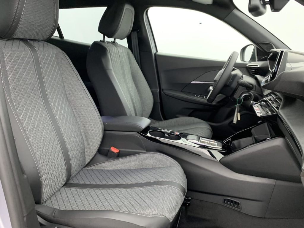 PEUGEOT 2008 Hybrid 145 e-DCS6 Allure - ref: 1-367228 - Photo 9