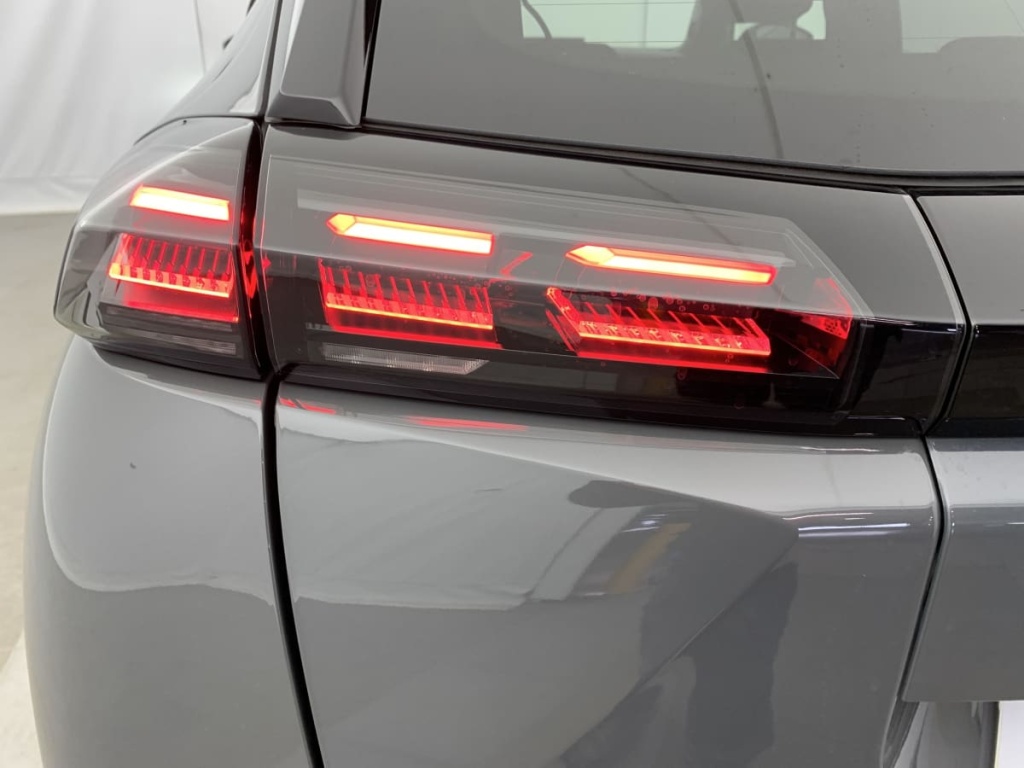 PEUGEOT 2008 Hybrid 145 e-DCS6 Allure - ref: 1-367245 - Photo 11