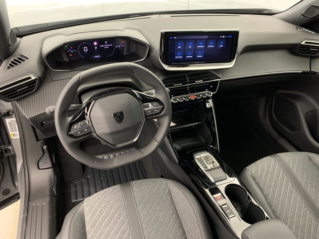 PEUGEOT 2008 Hybrid 145 e-DCS6 Allure - ref: 1-367252 - Photo 14