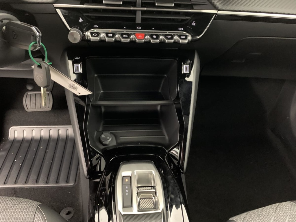 PEUGEOT 2008 Hybrid 145 e-DCS6 Allure - ref: 1-367255 - Photo 18