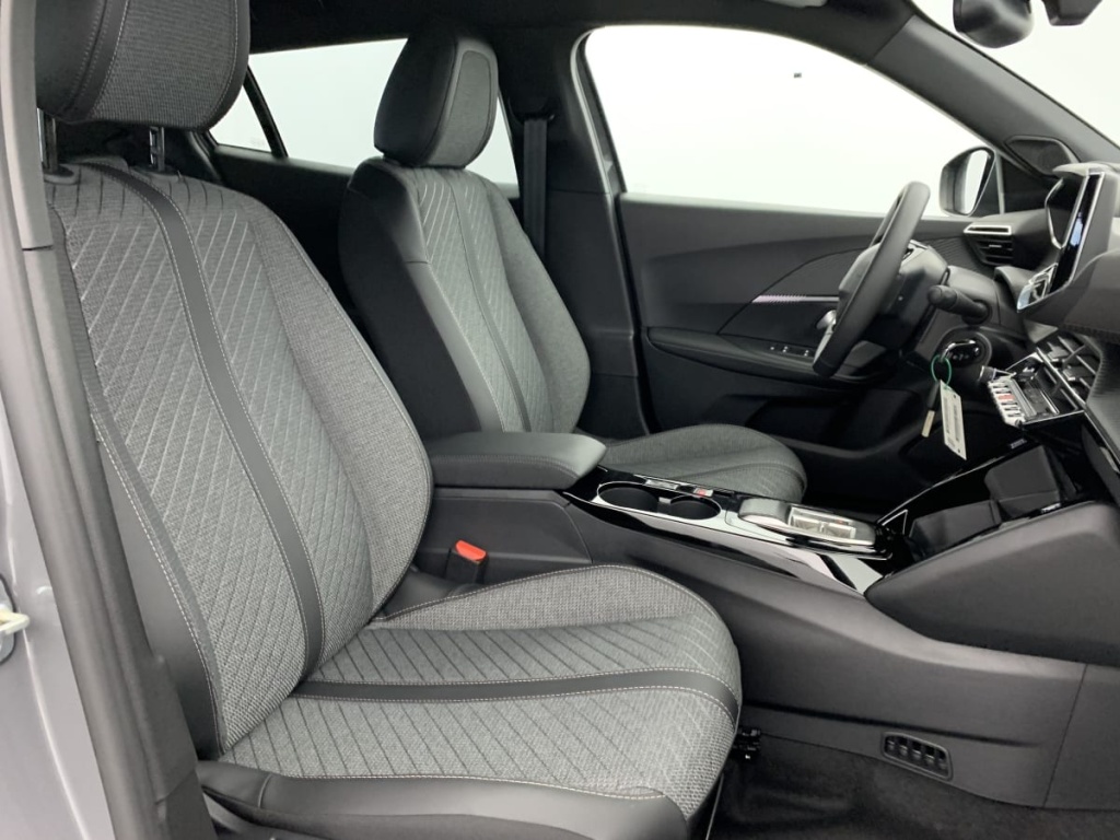 PEUGEOT 2008 Hybrid 145 e-DCS6 Allure - ref: 1-367255 - Photo 9