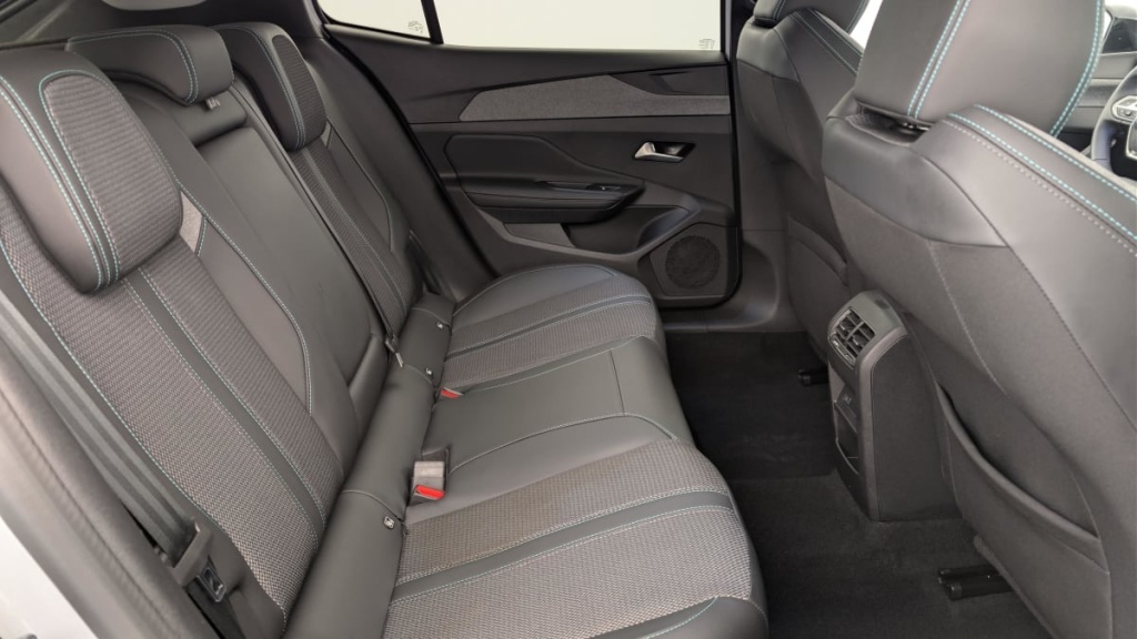 PEUGEOT 408 Hybrid 136 e-DCS6 Allure - ref: 1-367300 - Photo 10