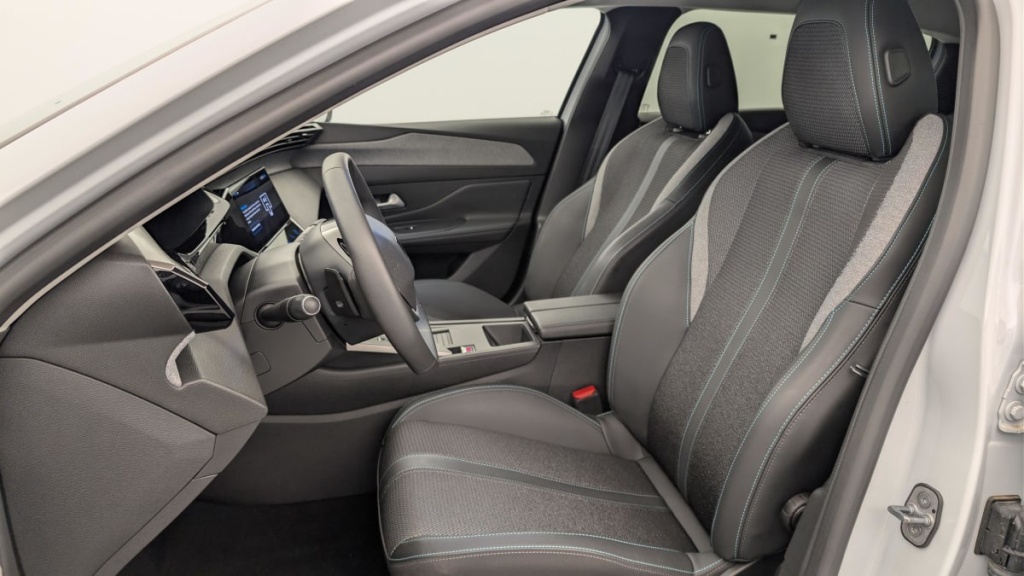 PEUGEOT 408 Hybrid 136 e-DCS6 Allure - ref: 1-367300 - Photo 16