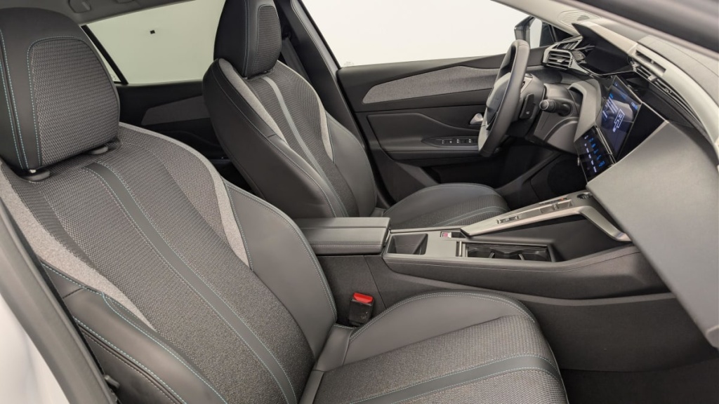 PEUGEOT 408 Hybrid 136 e-DCS6 Allure - ref: 1-367300 - Photo 9