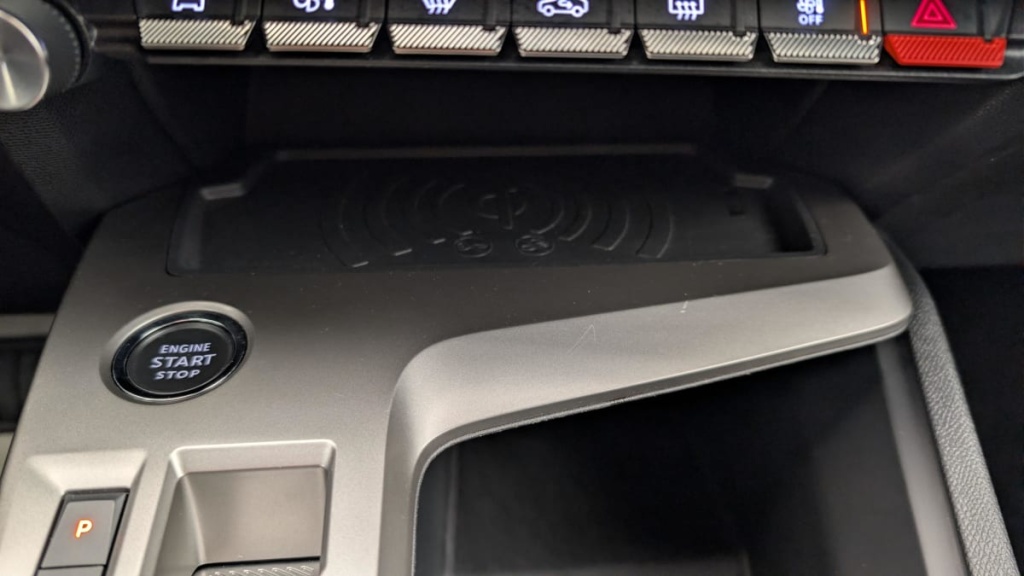 PEUGEOT 408 Hybrid 136 e-DCS6 Allure - ref: 1-367302 - Photo 20