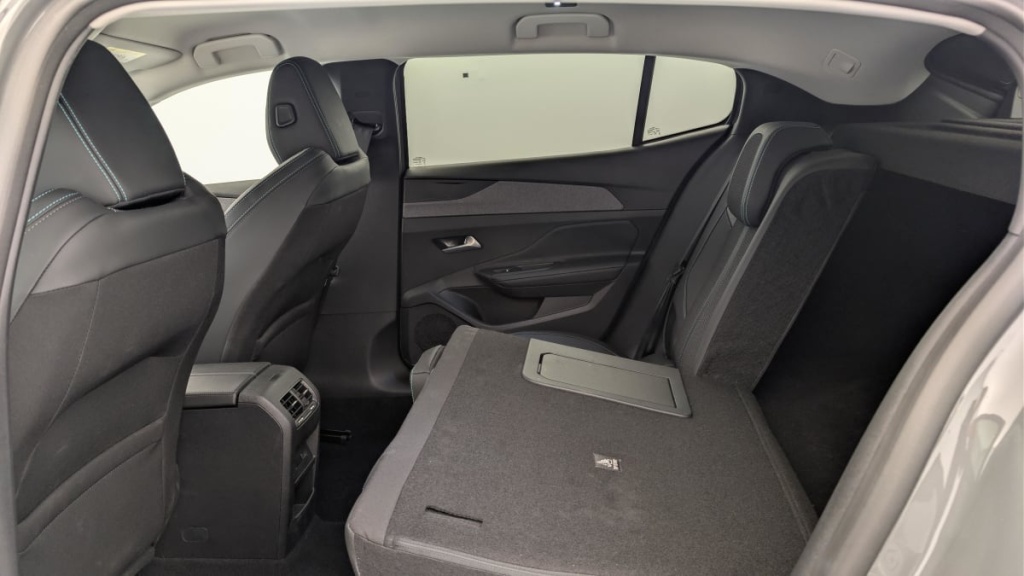 PEUGEOT 408 Hybrid 136 e-DCS6 Allure - ref: 1-367307 - Photo 12