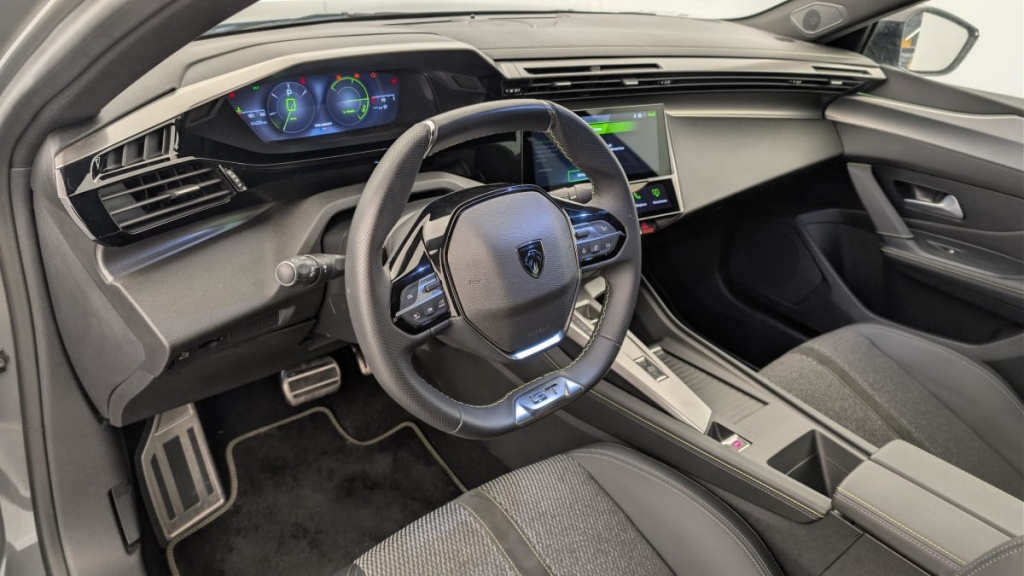 PEUGEOT 408 Hybrid 145 e-DCS6 GT - ref: 1-367369 - Photo 15