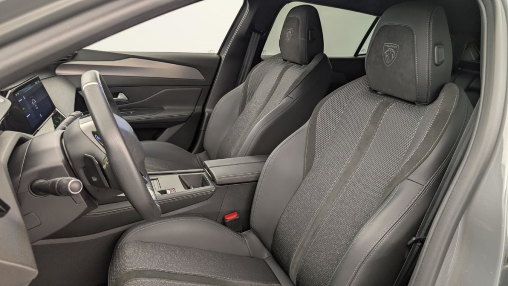 PEUGEOT 408 Hybrid 145 e-DCS6 GT - ref: 1-367370 - Photo 16