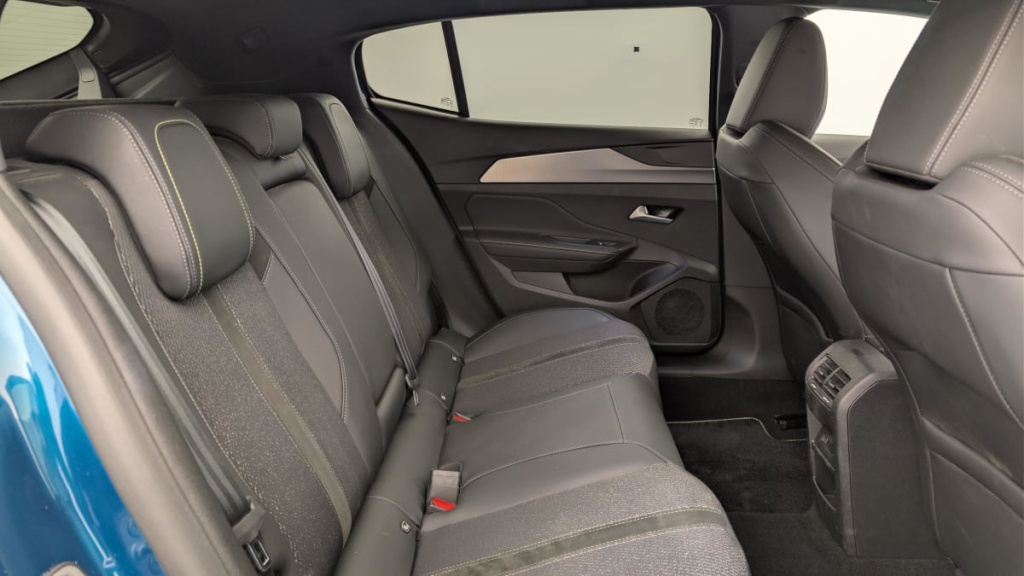 PEUGEOT 408 Hybrid 145 e-DCS6 GT - ref: 1-367376 - Photo 10