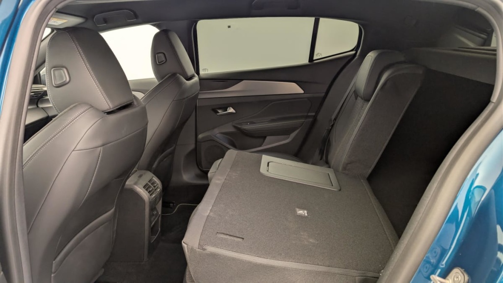 PEUGEOT 408 Hybrid 145 e-DCS6 GT - ref: 1-367376 - Photo 12