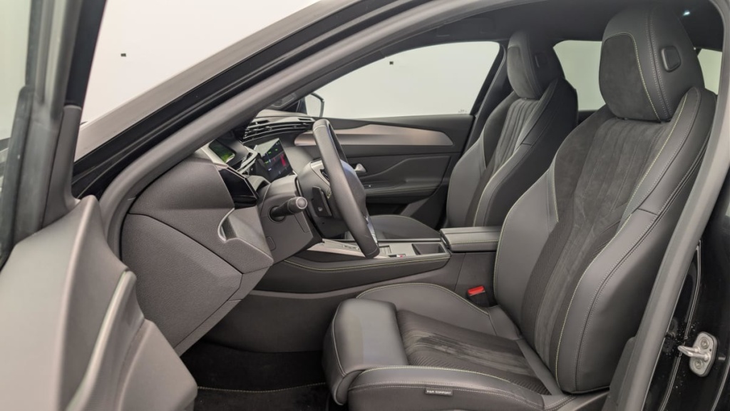 PEUGEOT 408 Hybrid 145 e-DCS6 GT - ref: 1-367378 - Photo 16