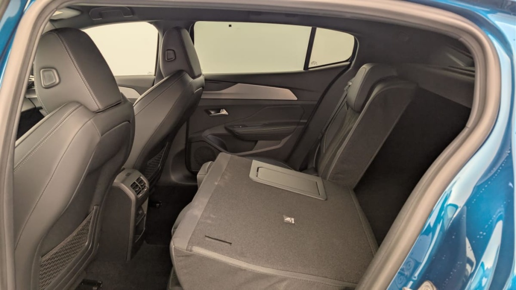 PEUGEOT 408 Hybrid 145 e-DCS6 GT - ref: 1-367379 - Photo 12