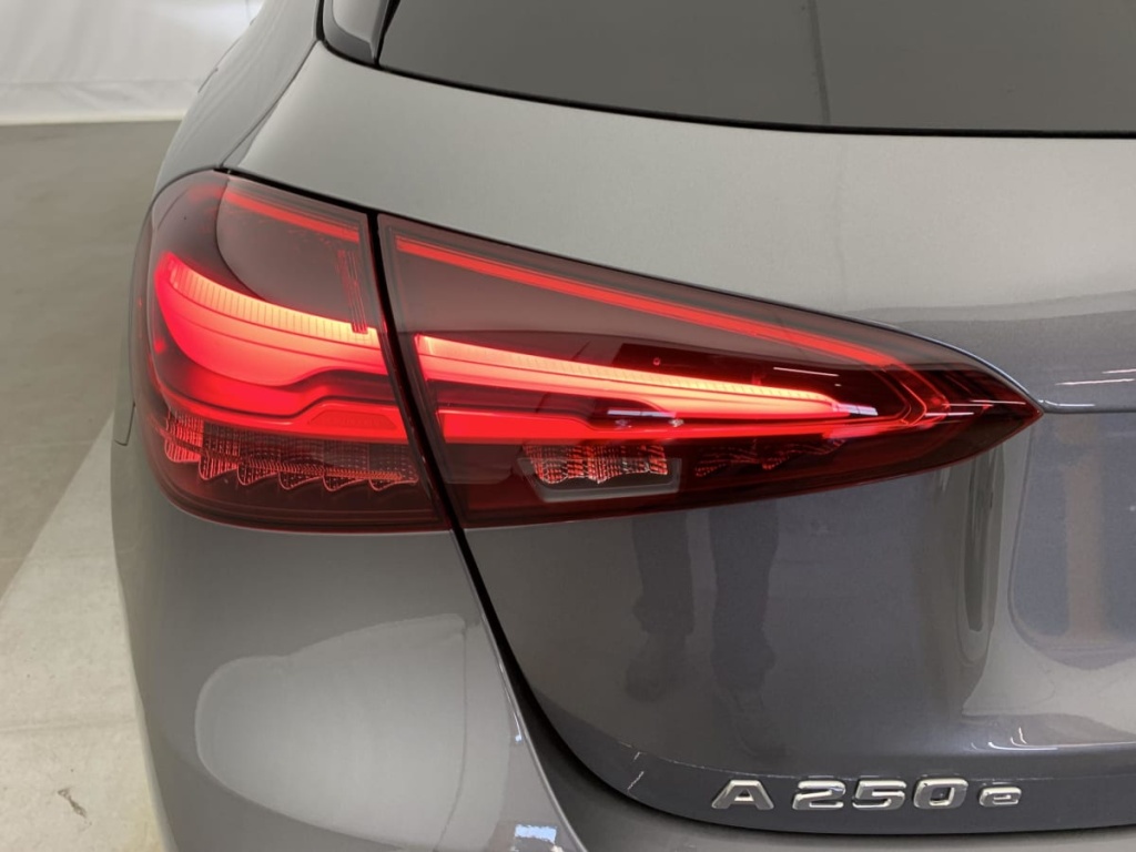 MERCEDES Classe A 250 e Hybrid EQ 8G-DCT AMG Line - ref: 1-367409 - Photo 12