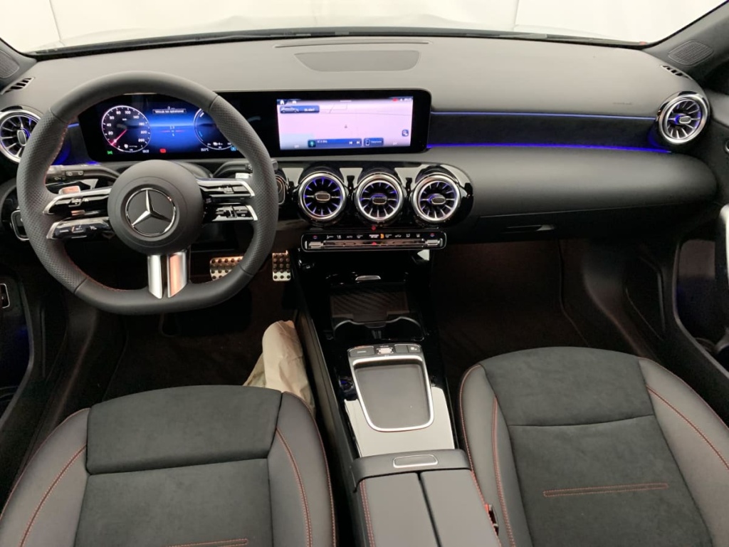 MERCEDES Classe A 250 e Hybrid EQ 8G-DCT AMG Line - ref: 1-367409 - Photo 13