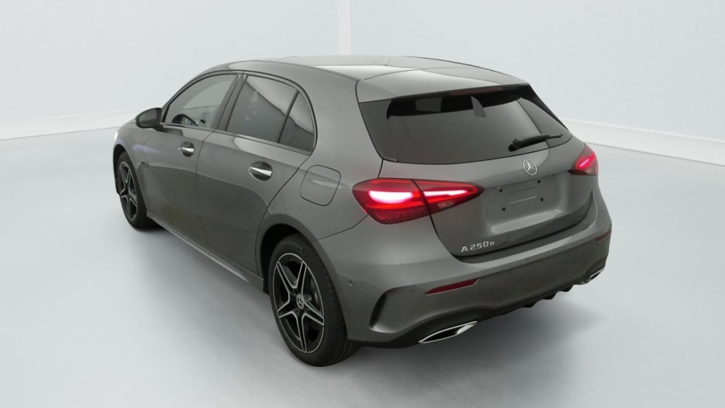MERCEDES Classe A 250 e Hybrid EQ 8G-DCT AMG Line - ref: 1-367410 - Photo 5
