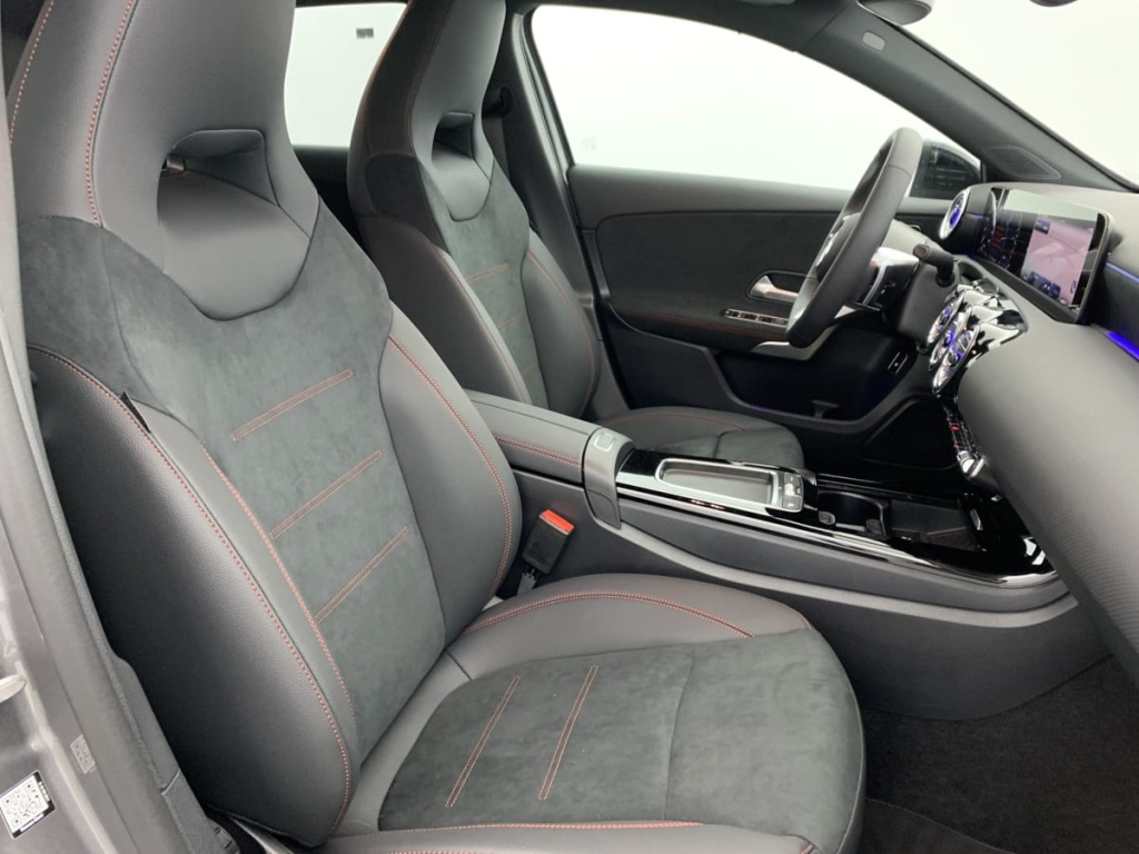 MERCEDES Classe A 250 e Hybrid EQ 8G-DCT AMG Line - ref: 1-367411 - Photo 9