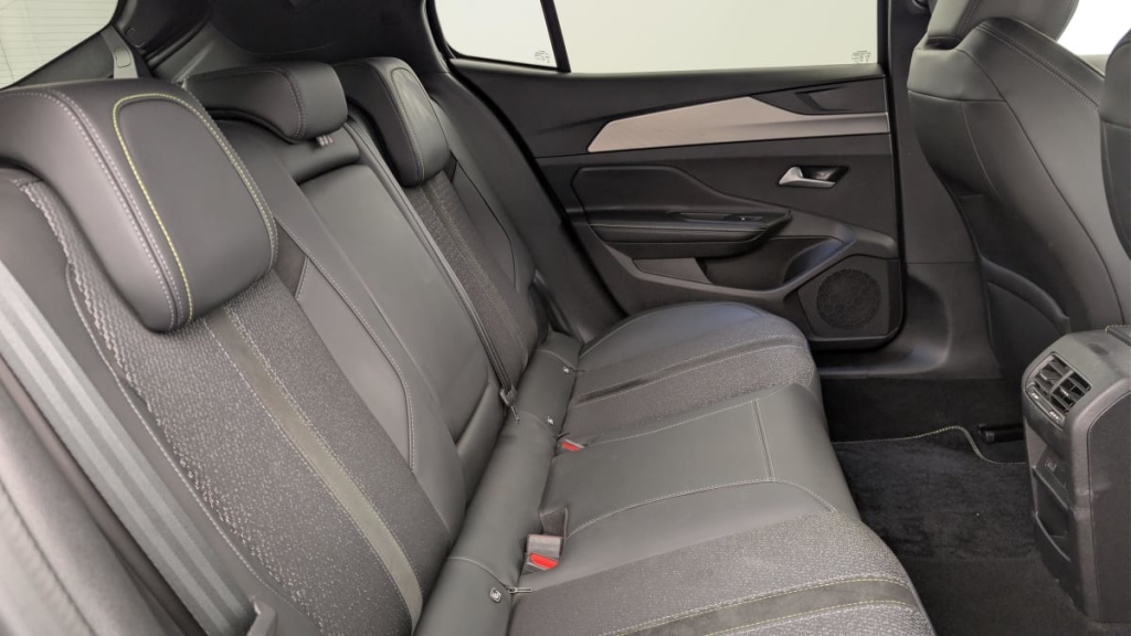 PEUGEOT 408 PHEV 225 e-EAT8 GT - ref: 1-367418 - Photo 10