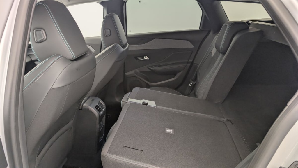 PEUGEOT 308 SW PHEV 180 e-EAT8 Allure - ref: 1-367472 - Photo 12