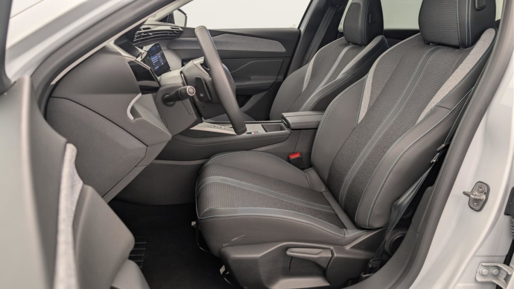 PEUGEOT 308 SW PHEV 180 e-EAT8 Allure - ref: 1-367472 - Photo 16