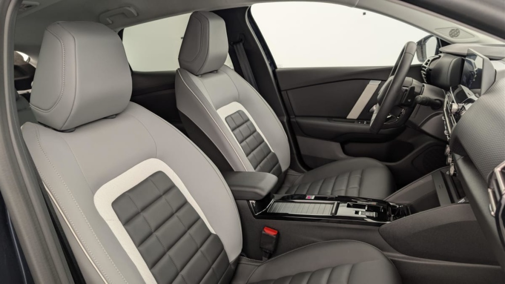 CITROEN C4 Hybride 136 e-DCS6 Max - ref: 1-367874 - Photo 9