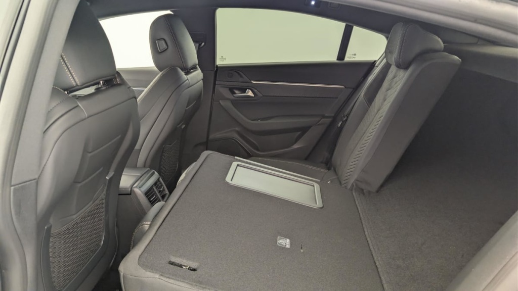 PEUGEOT 508 Hybrid 225 e-EAT8 Allure - ref: 1-368044 - Photo 12