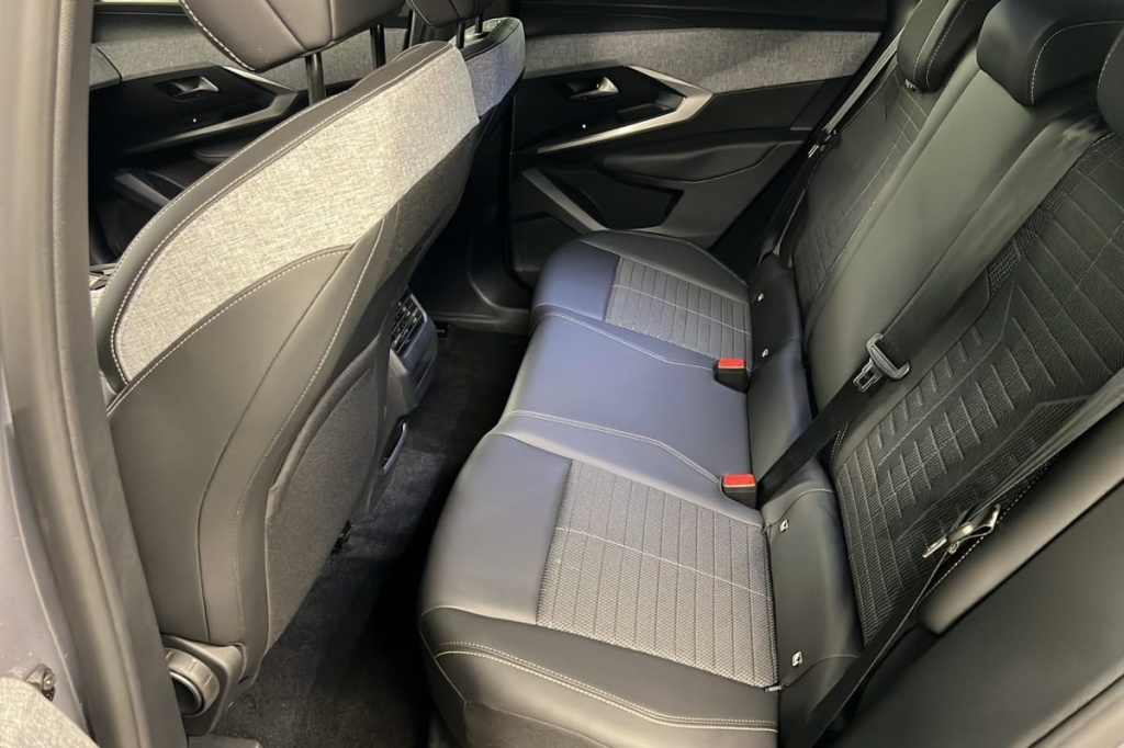 PEUGEOT 3008 Hybrid 136 e-DCS6 Allure - ref: 1-368093 - Photo 10