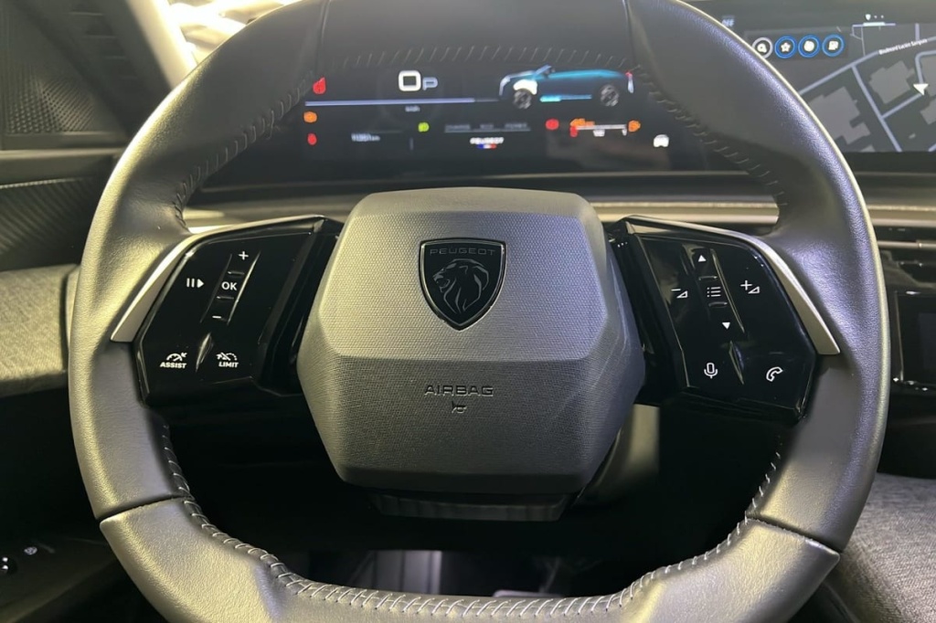 PEUGEOT 3008 Hybrid 136 e-DCS6 Allure - ref: 1-368109 - Photo 14