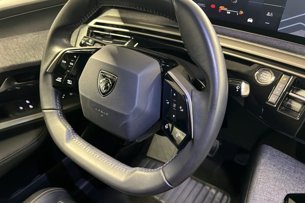 PEUGEOT 3008 Hybrid 136 e-DCS6 Allure - ref: 1-368109 - Photo 15