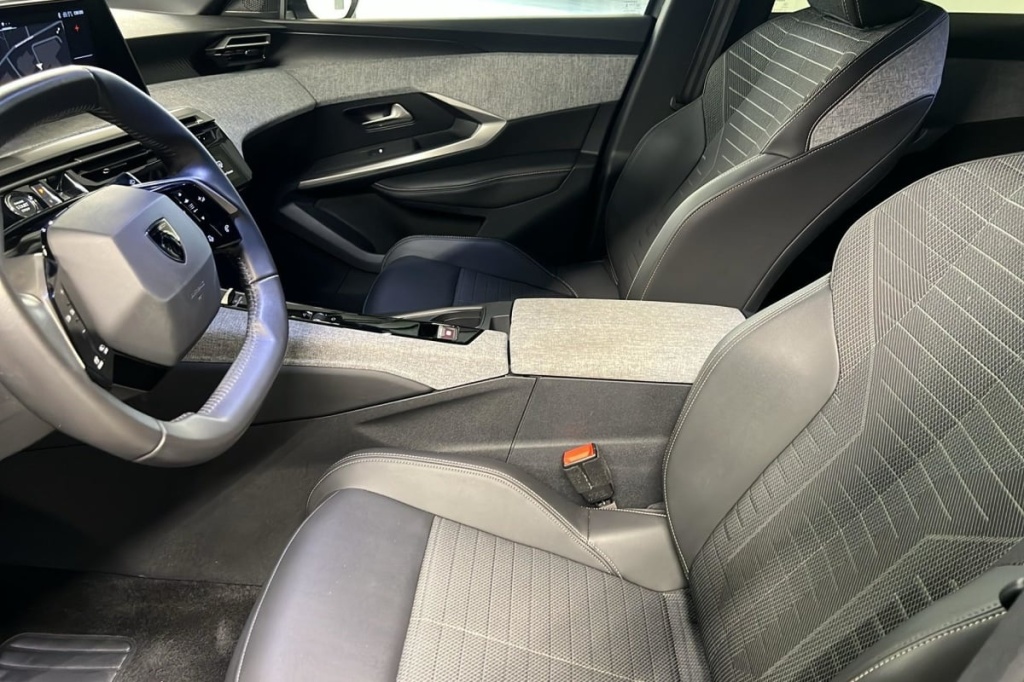 PEUGEOT 3008 Hybrid 136 e-DCS6 Allure - ref: 1-368109 - Photo 9