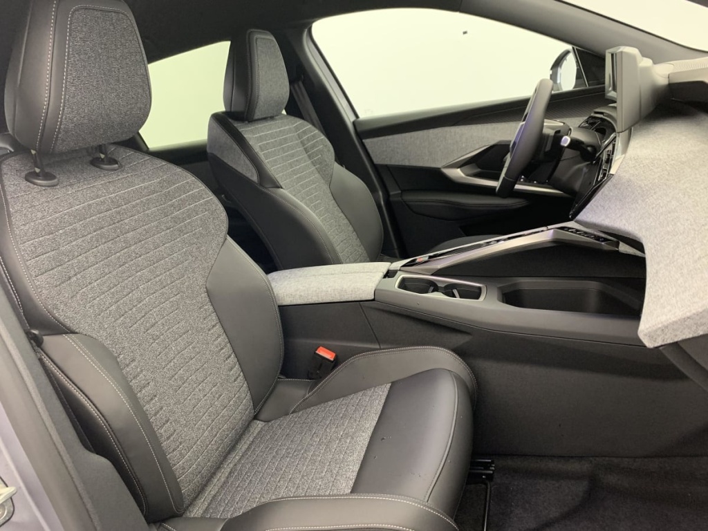 PEUGEOT 3008 Hybrid 145 e-DCS6 Allure - ref: 1-368555 - Photo 9