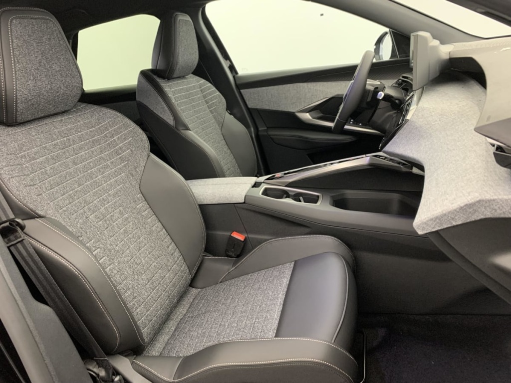 PEUGEOT 3008 Hybrid 145 e-DCS6 Allure - ref: 1-368567 - Photo 9