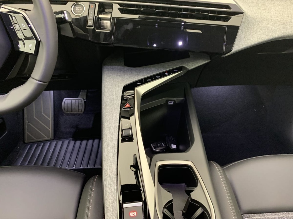 PEUGEOT 3008 Hybrid 145 e-DCS6 Allure - ref: 1-368569 - Photo 17