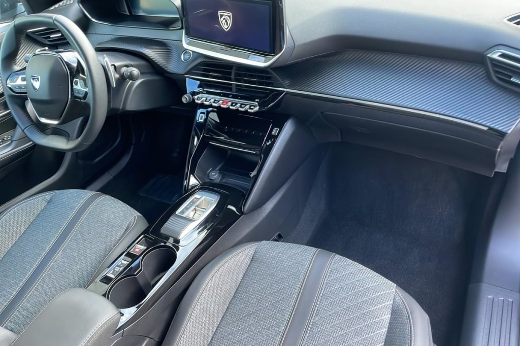 PEUGEOT 2008 Hybrid 136 e-DCS6 Allure - ref: 1-368966 - Photo 12