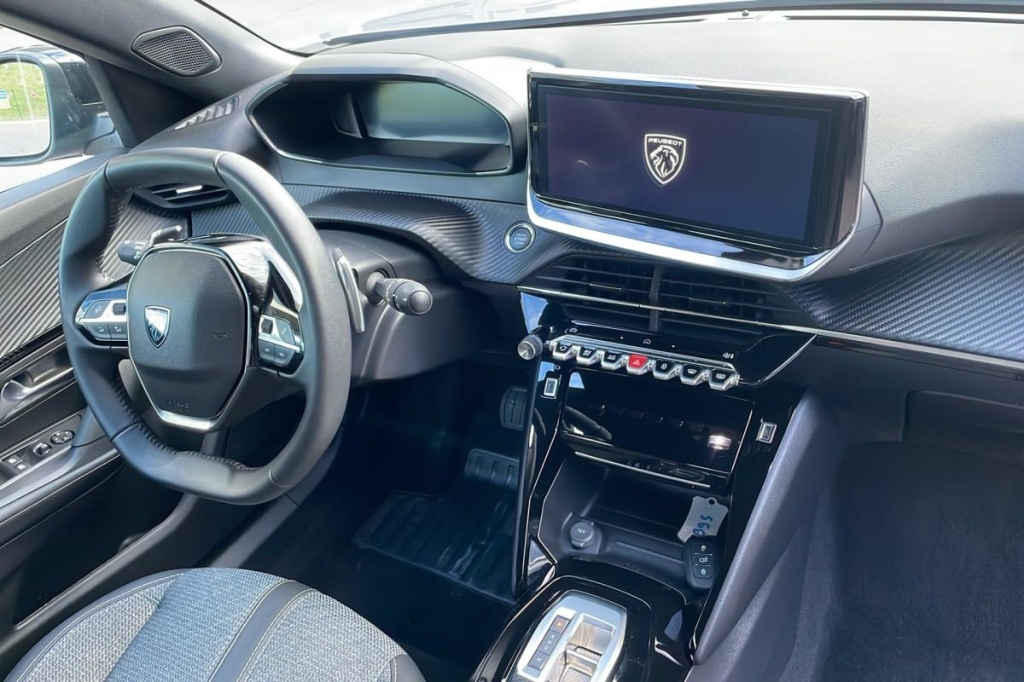 PEUGEOT 2008 Hybrid 136 e-DCS6 Allure - ref: 1-368966 - Photo 13