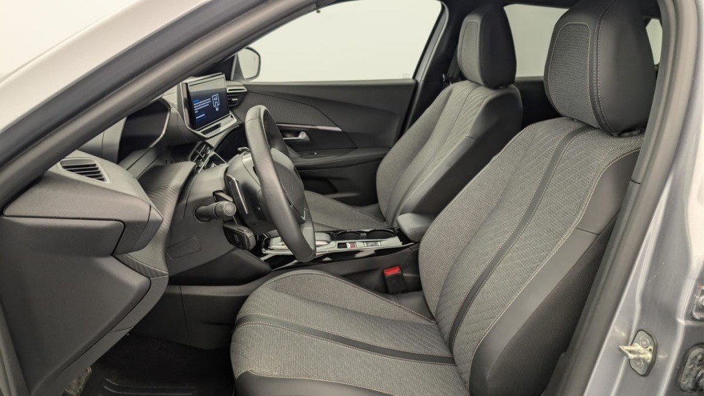 PEUGEOT 2008 Hybrid 136 e-DCS6 Allure - ref: 1-368968 - Photo 16