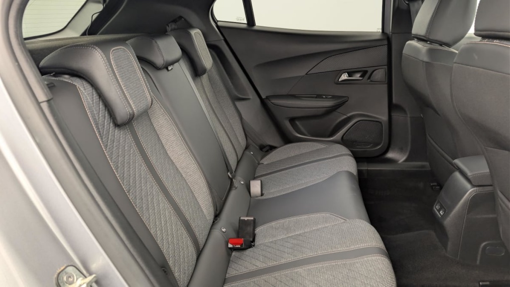 PEUGEOT 2008 Hybrid 136 e-DCS6 Allure - ref: 1-368974 - Photo 10