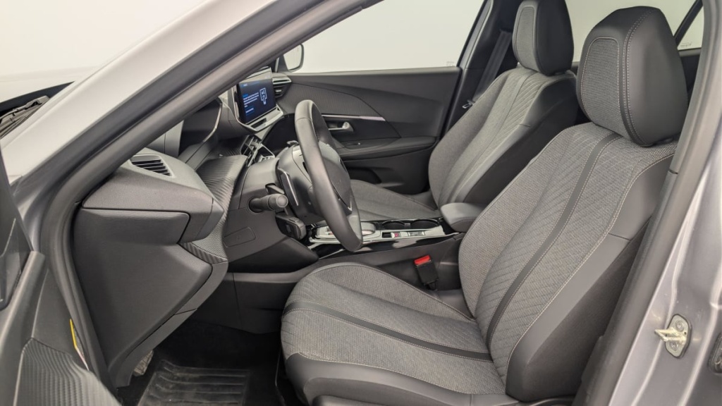 PEUGEOT 2008 Hybrid 136 e-DCS6 Allure - ref: 1-368974 - Photo 16