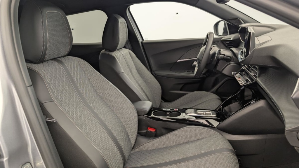 PEUGEOT 2008 Hybrid 136 e-DCS6 Allure - ref: 1-368974 - Photo 9