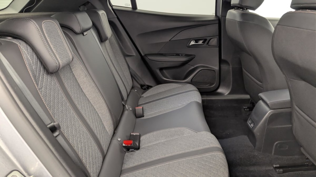 PEUGEOT 2008 Hybrid 136 e-DCS6 Allure - ref: 1-368975 - Photo 10