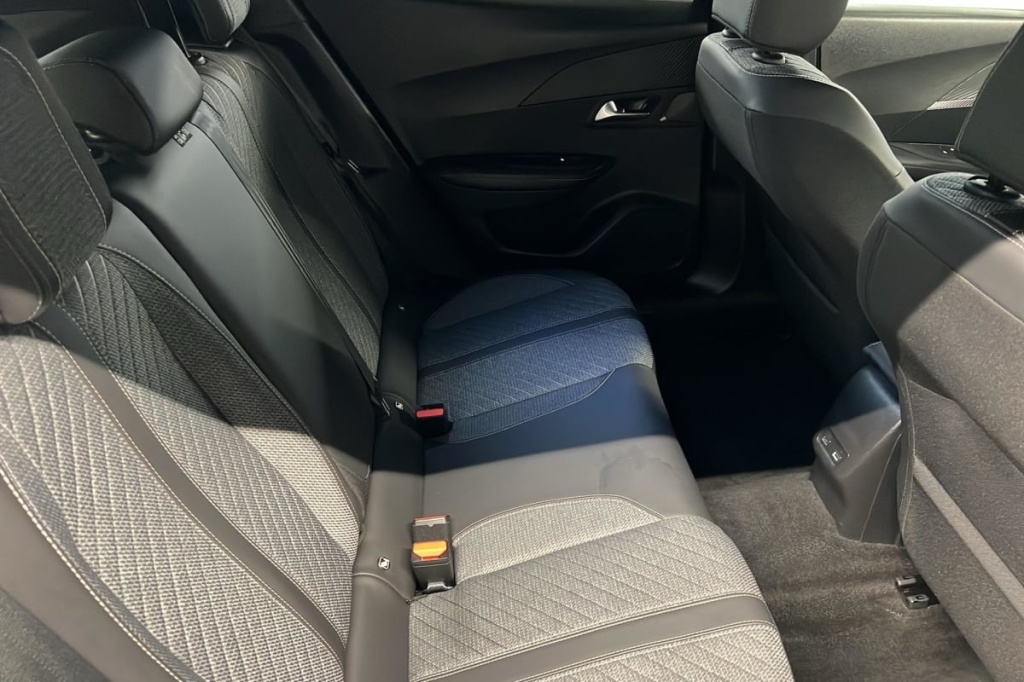 PEUGEOT 2008 Hybrid 136 e-DCS6 Allure - ref: 1-369015 - Photo 10